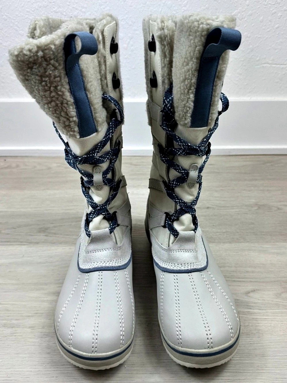LL Bean 
 of Arctic Waterproof Snow Boots in White & Blue